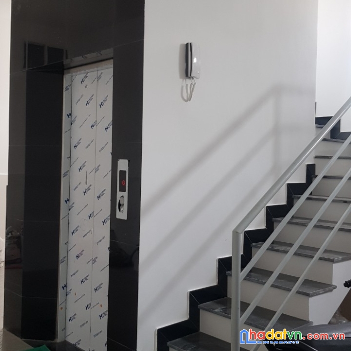 Bán nhà mặt tiền hiệp tân, tân phú, 7 tầng, doanh thu hơn 100tr/tháng, 180m2, 21.5 tỷ