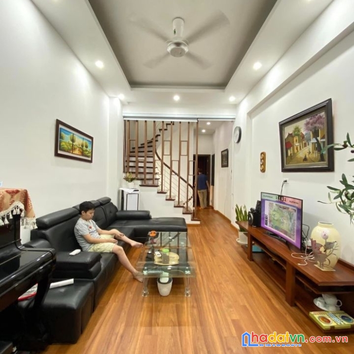 Nhỉnh 3 tỷ - lô góc nguyễn văn cừ  - 5 tầng - mt 5m - 0978 401 303