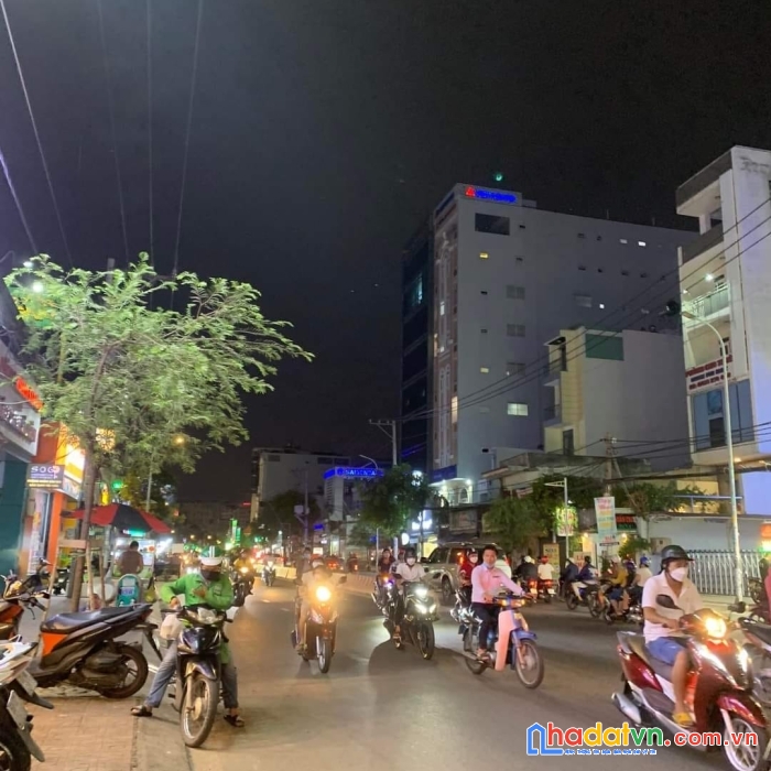 Nhà siêu đẹp- nội thất cực sang- huỳnh tấn phát. q7