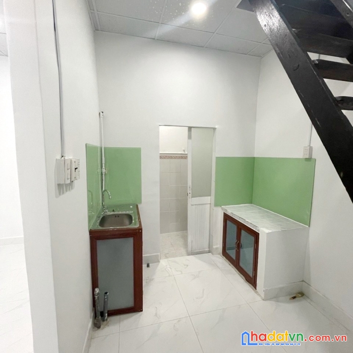 Nhà bán nở hậu hẻm tô hiến thành p15.q10. trệt,lầu. giá 4,68 tỷ tl