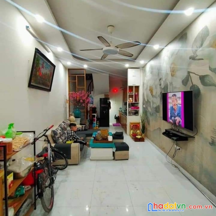 Nhà đẹp - gần phố - sổ nở hậu

bán nhà 37m, 5 tầng ngõ 390 ngọc thụy, long biên, hà nội