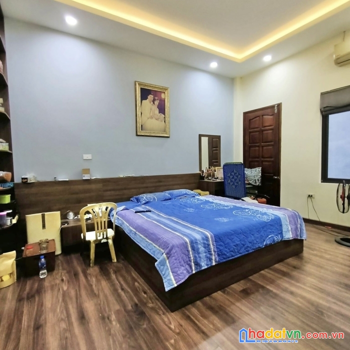 Siêu phẩm hồng mai hbt, mới đẹp, oto đỗ cổng, kd sầm uất, 3 thoáng, 3 ngủ, 35m2 chỉ 5,2 tỷ.