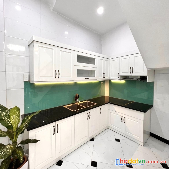 Bán nhà trần đại nghĩa: 42m2, 5 tầng, 4 ngủ, mt 4.2m, 3.9 tỷ, ngay sát chợ, 5 bước ra đh kinh tế