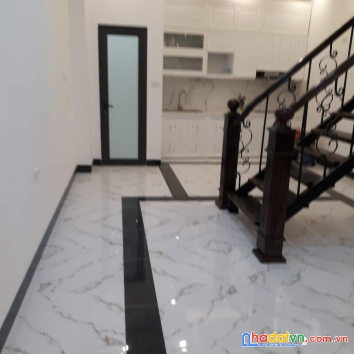 Nguyễn đình hoàn dt :64m  3 tầng  mt 4.5m  giá  4.8 tỷ