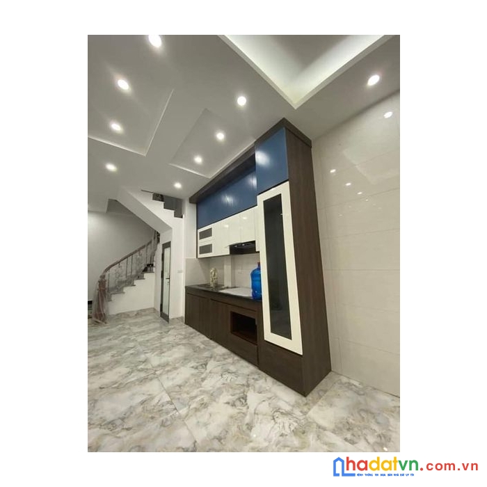Nhà hiếm bồ đề không có căn nhà thứ 2. dt 44 x 5 tầng, mt6,8 . giá 4, 2tỷ 