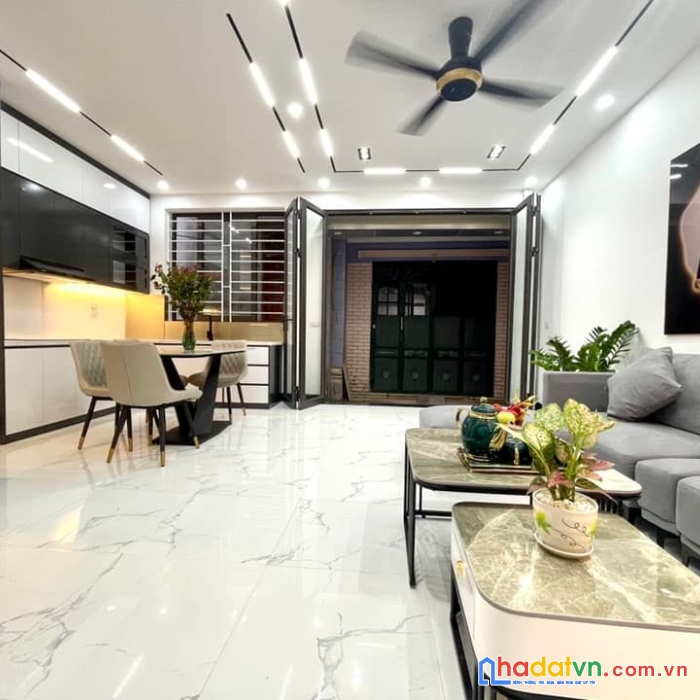 Bán nhà ngõ 34 hoàng cầu, ô tô tránh, 50m2 x 5 tầng, 14.5 tỷ