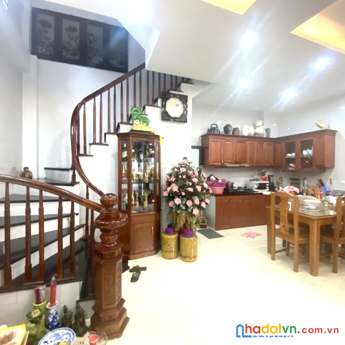 Chuyển nơi ở, bán nhà mới xây hồng tiến, bồ đề, vị trí đắc địa, ô tô, gần phố, 52mx6.5m