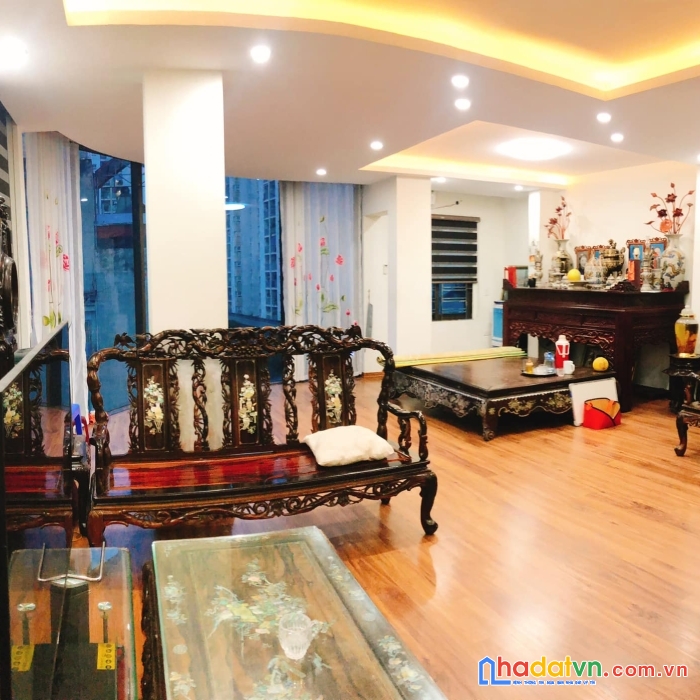 Yên lãng đống đa oto đỗ cửa hơn 6 tỷ sát phố mtiền:4m 45m2 5 tầng có ảnh và sổ