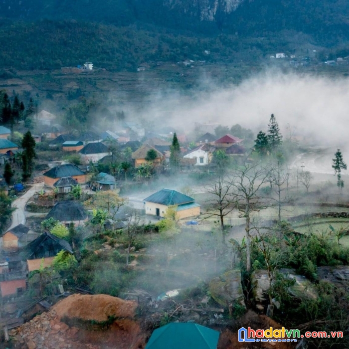Mảnh đất đẹp như trong tranh đối diện hồ điều hòa 22ha ở phìn hồ - y tý. phù hợp làm kinh doanh
