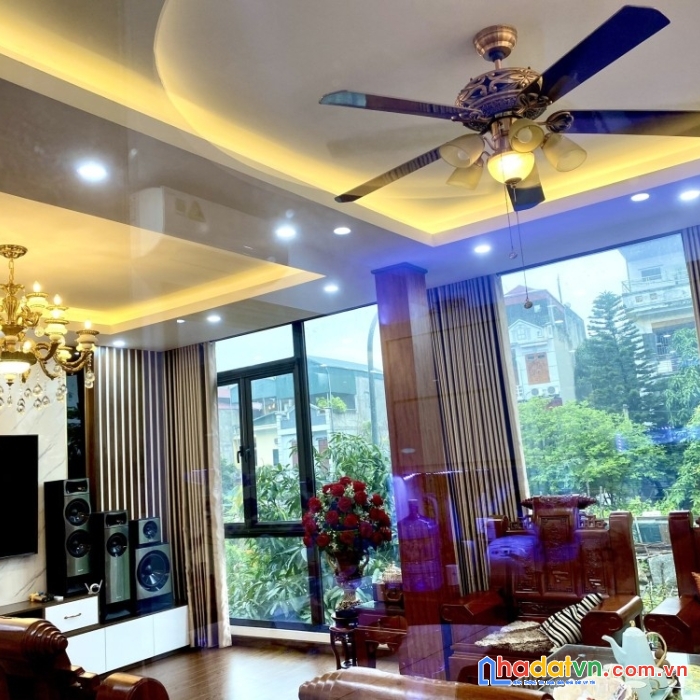 Bán nhà bồ đề, long biên 100m2  gara 2 xe 7chỗ -  phòng xông hơi - kinh doanh 10.5tỷ.
