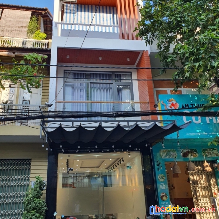 Nhà 3 tầng đẹp mới xây mt huỳnh thúc kháng, hải châu, gấp bán giá sập hầm