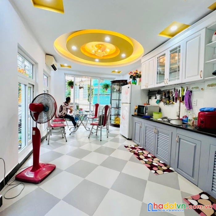 Bán nhà chính chủ phố yên lạc, hai bà trưng, 6t, lô góc, ở sướng, ô tô, nhỉnh 6 tỉ