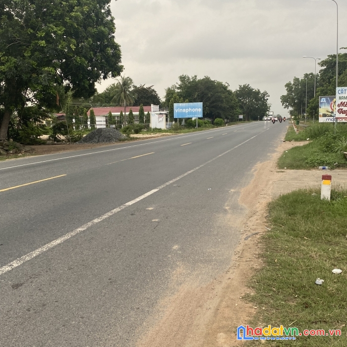 Chinh chủ cần ra gấp lô đất mặt tiền đường ql 1a tân đức hàm tân bình thuận giáp ranh đồng nai giá