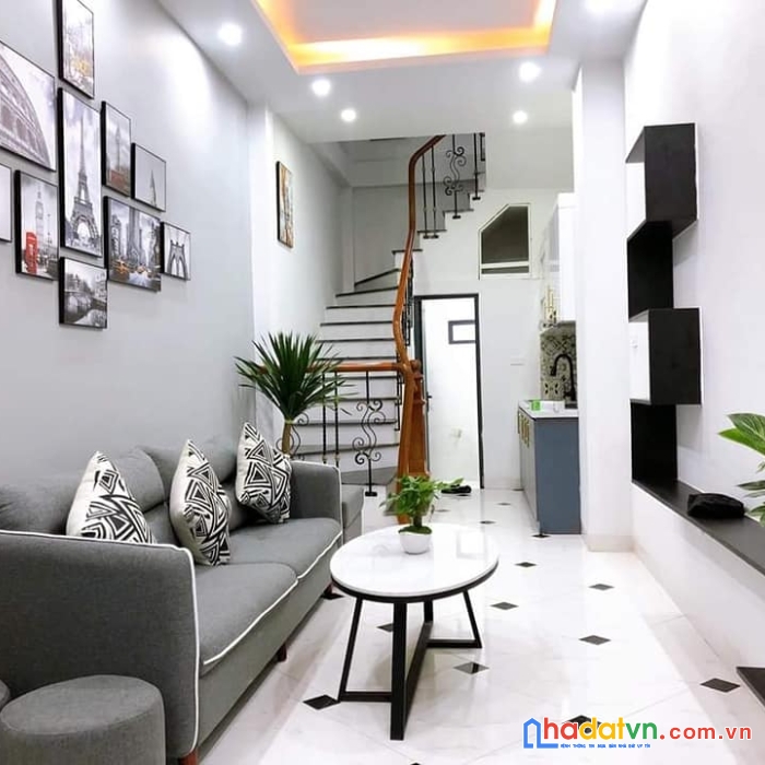 Nhà ngọc thụy 30mx5t, kiến trúc hiện đại, ở luôn, giá 3,85 tỷ.liên hệ  0971834616. sdcc