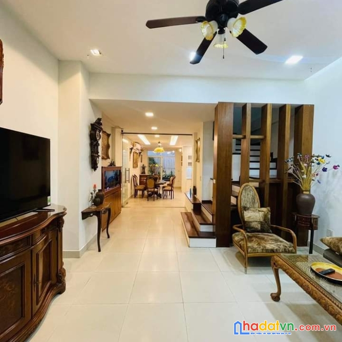 Quá rẻ. chỉ 97tr/m2, phố dương văn bé, hai bà trưng. thoáng, gần hồ, ở sướng, dt65m2.