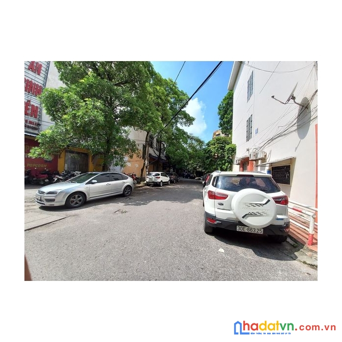 Hiếm lắm - view hồ - lô góc - 2 mặt thoáng - ô tô  tránh - vỉa hè - móng 7 tầng - kinh doanh cà