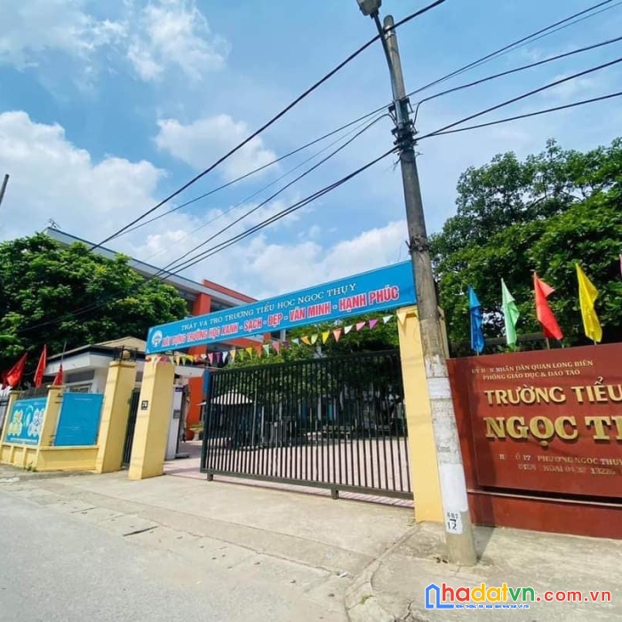 Bán nhà ngọc thụy, gia thượng 30m2 x 4 tầng, ô tô vào nhà, gần phố, cạnh hồ, an sinh đỉnh