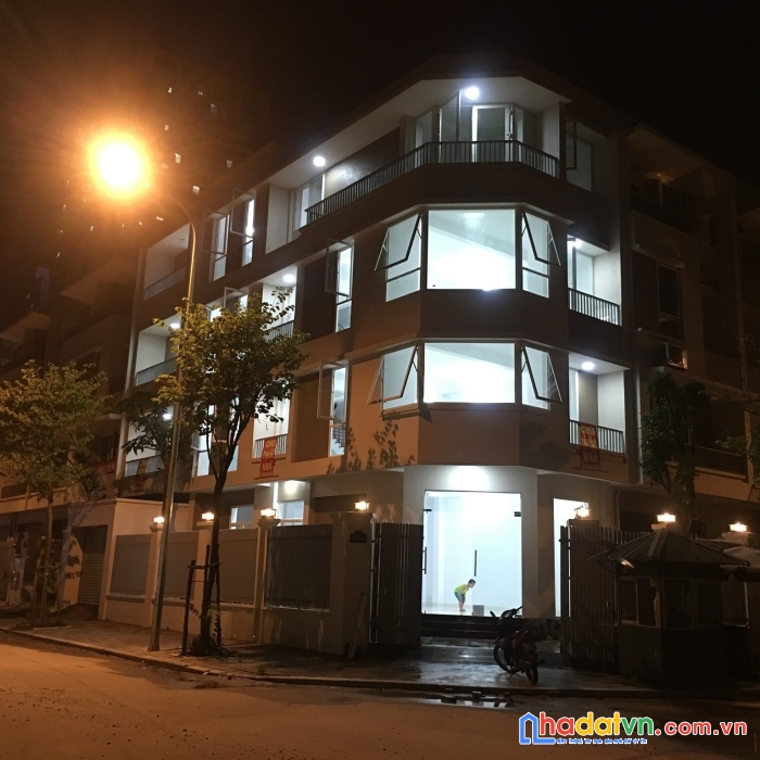 Lô góc liền kề kđt văn khê, mặt chợ kinh doanh, 155m2, 5t, 26m tiền, giá 28 tỷ.