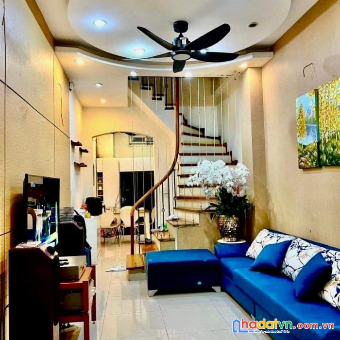 Nhà đẹp hiếm - tt thanh xuân - sát royall city - tặng full nội thất- hiếm cách ô tô tránh 10m,