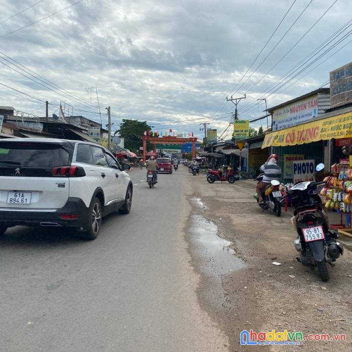 Bán gấp vài lô đất đối diện chợ gần trung tâm hành chính bàu bàng  bình dương cặp sát ql13.