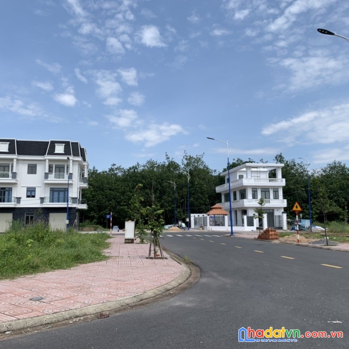 Bán đất mặt tiền đường dt750 cách ql13 chỉ 300m