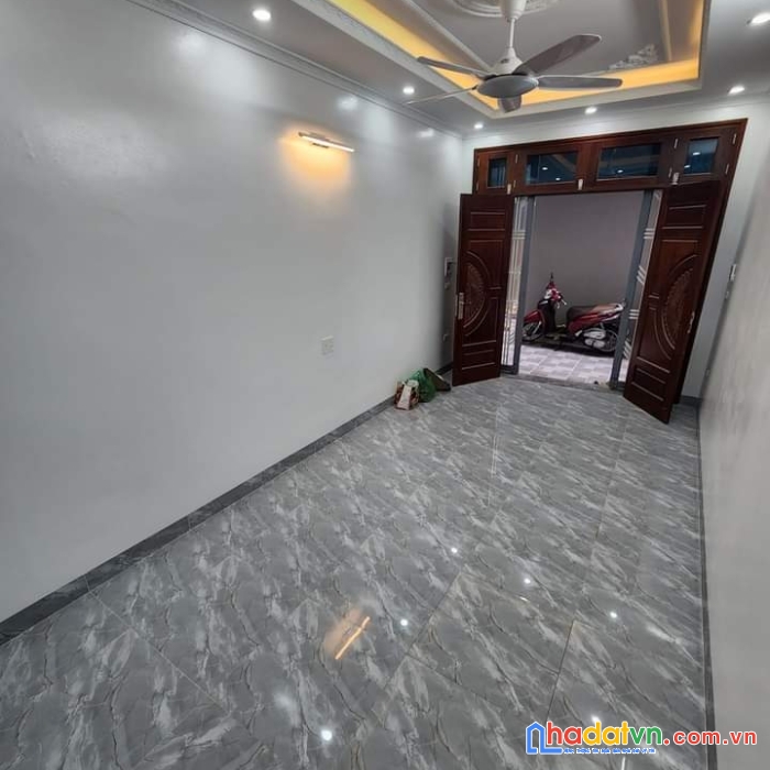 Ngõ vip đông ngạc,50m ra bãi để ô tô,nhà đang hoàn thiện,mua ngay sẽ được giá rè,thiết kế theo ý