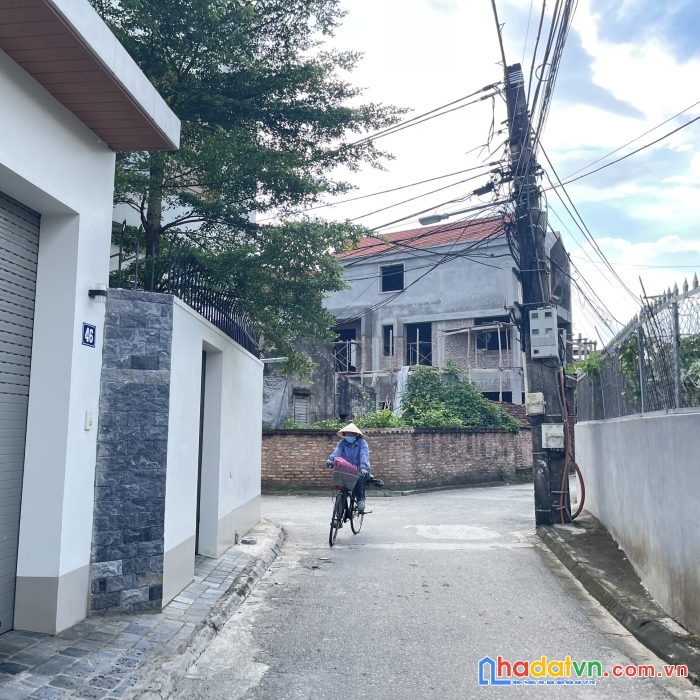 Bán lô đất đẹp trong đê đông dư, gia lâm, dt 40m2 đường thông 3.2m  giá 2.x tỷ. lh 0969346836