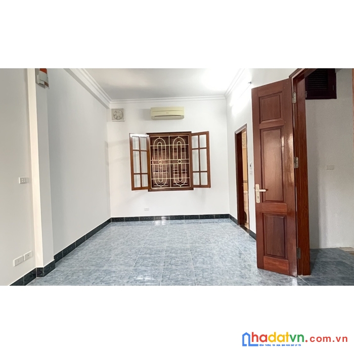 Bán nhà phố cù chính lan 45m2*5 tầng,  ngõ thoáng, ô tô đỗ cổng,  6.5 tỷ.