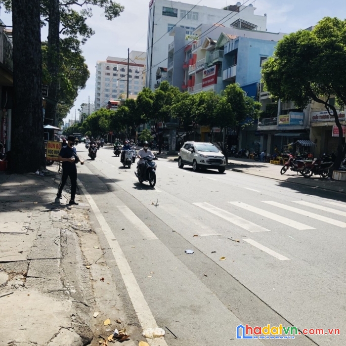 Kẹt vốn làm ăn cần bán gấp nhà mặt tiền đường 3/2, q11 sát vách q10 dt 3x9m trệt 4 lầu giá 9,6 tỷ