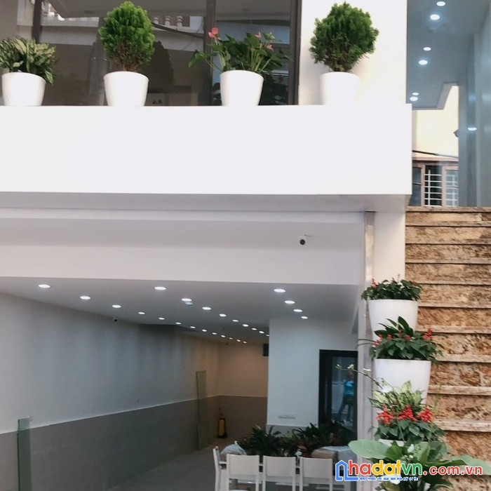 Căn hộ dòng tiền trung hòa. doanh thu 180tr/tháng. dt 118m2x9t. nhỏ 40 tỷ