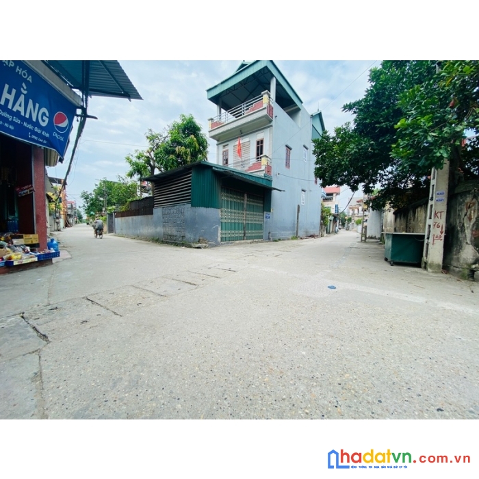 Bán đất thôn đông việt hùng - cạnh ngã tư chợ dân sinh, buôn bán, đường thông, ô tô vào đất.