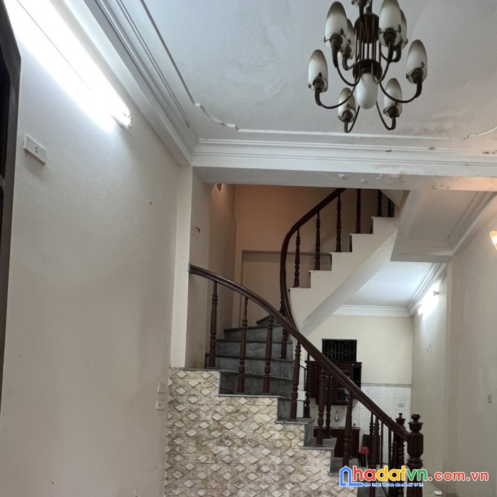Cực hiếm. nhà nguyễn văn cừ.ô tô tránh tầm 20m. gần bigc.chỉ nhỉnh 2 tỉ