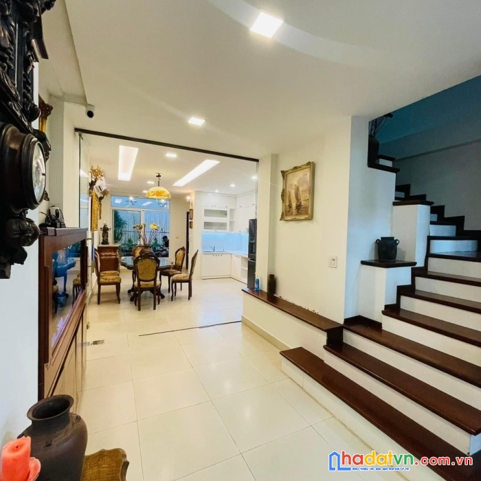 Bán nhà quận tây hồ - võng thị - lạc long quân dt 45m2 - 5 tầng - mt 3.5m - ô tô đỗ cửa. giá nhỉnh