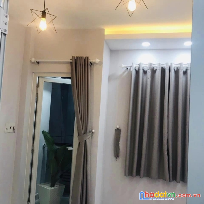 Bán nhà cmt8-sát mặt tiền-dtsd 50m2-gần phạm văn hai-hàng xóm quận 3,10-nhỉnh 4 tỷ.