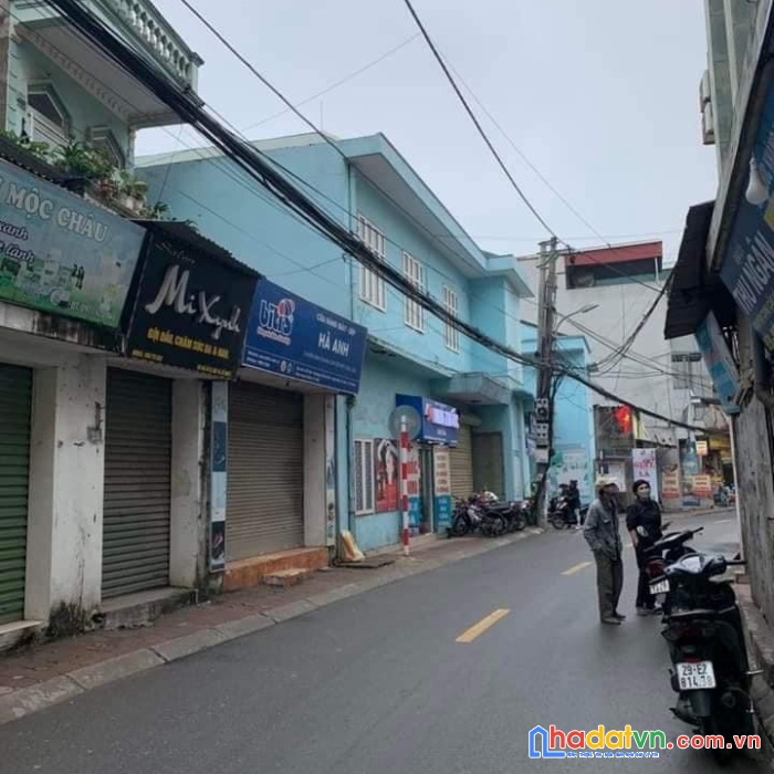 Chính chủ nhờ bán. cách mặt phố 30m.ngõ thông. ô tô tránh. kinh doanh sầm uất.

chính chủ nhờ