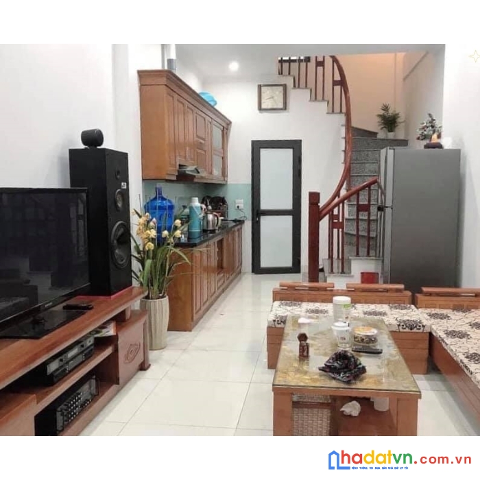 Bán n hà nguyenx lương bằng , đống đa: 30m2x 5 tầng chỉ 2 tỉ2