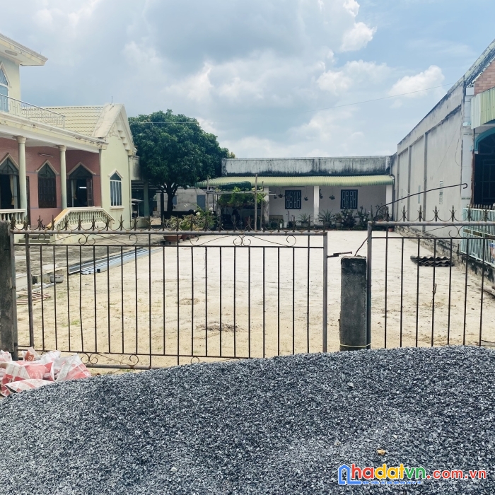 Chủ kí gởi lô đất có diện tích 10x72 tổng 760m2 nở hậu 
 mt nguyễn chí thanh, tân bình, lagi 
- có