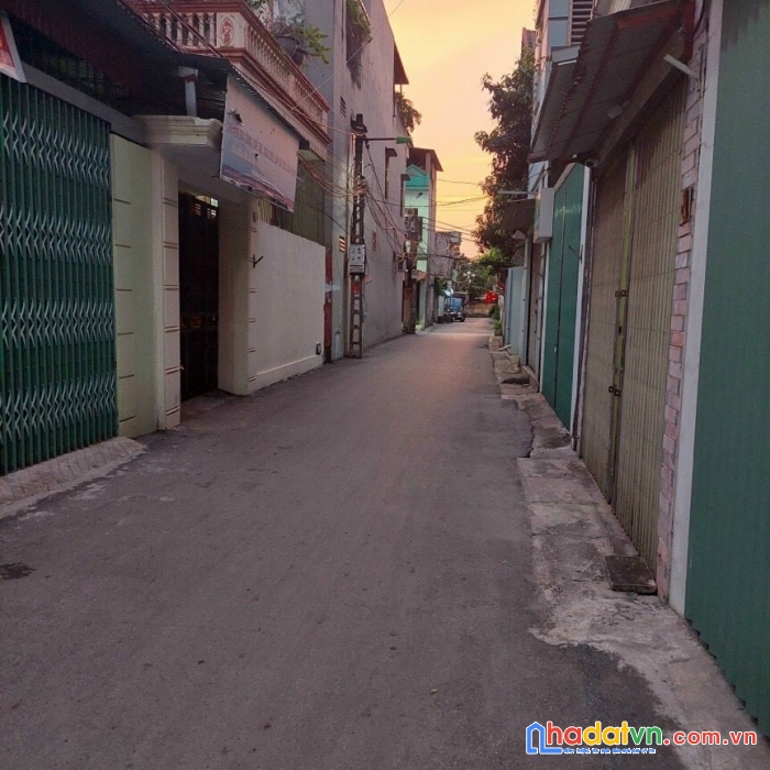 Cc e gửi bán nhà 2 tầng.