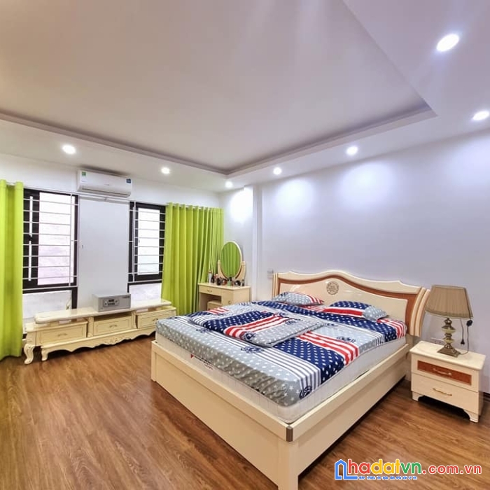 Bán gấp nhà phố tây sơn cách oto tránh 30m gần hồ 50m 6 tầng chỉ 7.5 tỷ