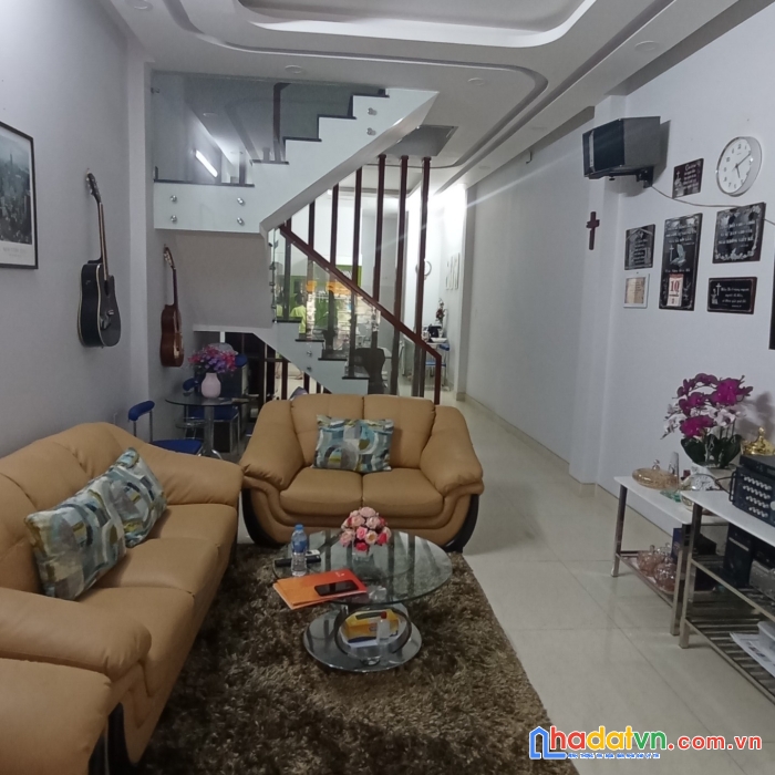 Cần tiền bán gấp nhà mt lạc long quân, p.3, q11