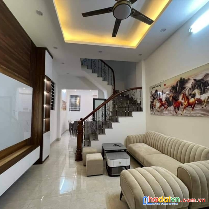 Bán nhà 5 tầng ngõ 3 phố thái hà - dt: 35/40m2 x 5 tầng x mt: 4m x 6 phòng ngủ - giá 6.3 tỷ.