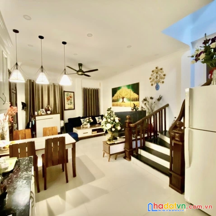 Nhà thạch bàn 45m, 5 tầng, lô góc - ô tô đỗ cổng, nhỉnh 3 tỷ