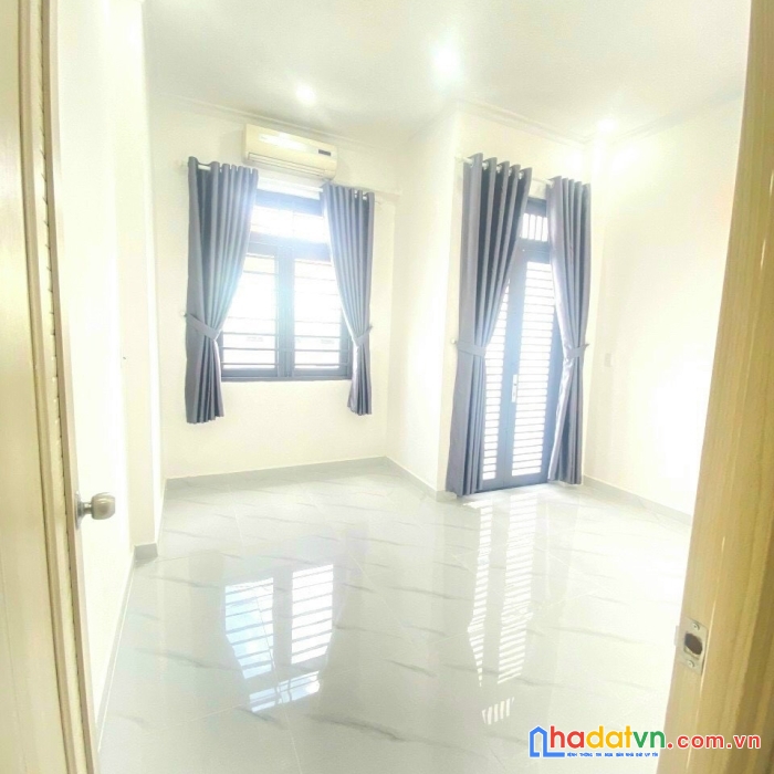 Nhà đẹp, sát mặt tiền, trần hữu trang, 5 x 10m, 2pn, phú nhuận