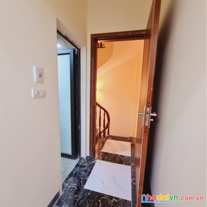 Bán nhà phố cát linh: 43m2, 5 tầng, mt 4m, 4 ngủ. ngõ 3 gác rộng 4m trải nhựa, 50m ra mặt phố