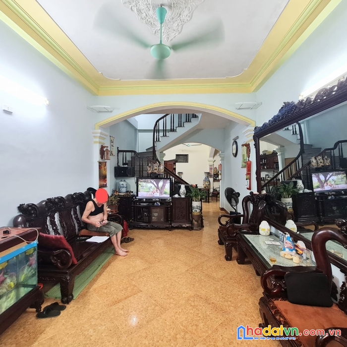 Cực giáp bát- hoàng mai -morning đỗ cổng- nhà thoáng -khu vực sầm uất- tiện ích vô cùng- lh