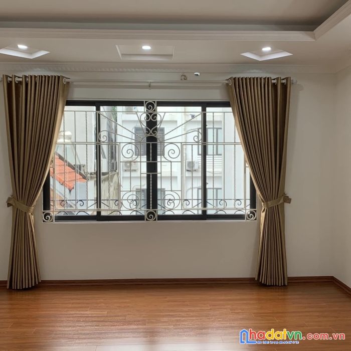 Giáp nhất - 55m - 5 tầng - mt 4.75 - 12 tỷ- ô tô phóng, thông tứ tung nhiều ngõ, ngõ trước nhà ô
