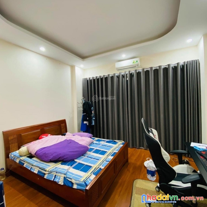 Cầu giấy nhà đẹp full đồ sát phố 40m2 5 tầng 5,2 tỉ có ảnh và sổ
