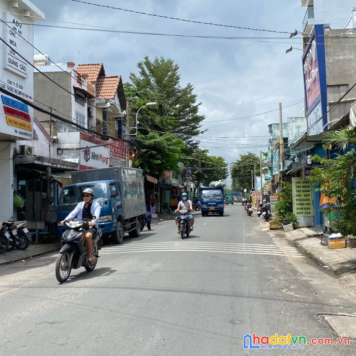 Nhà mặt tiền - hơi cũ - xđ bán đất, vị trí kinh doanh đỉnh