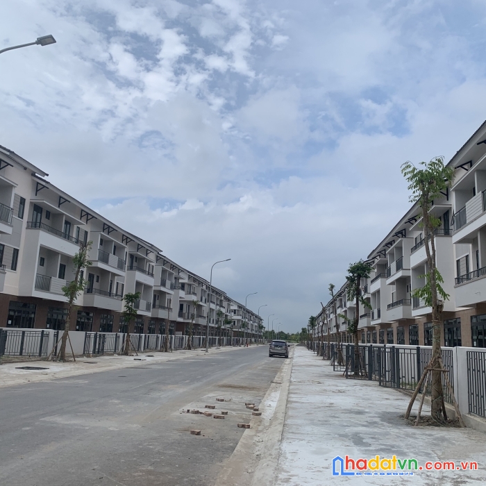 Cần bán nhà phố 100m2 giá rẻ nhất tại centa vsip bắc ninh