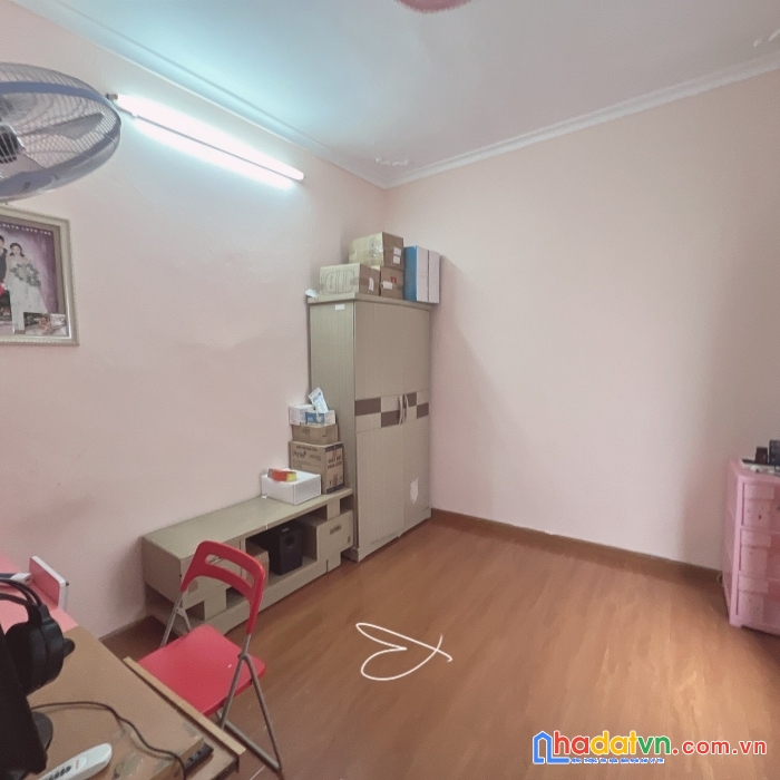 Với 2 tỷ 45 có ngay nhà đẹp đội cấn, ba đình, 4 ngủ, 10m ra hồ, 28m2, 4 tầng, sổ vuông đét.